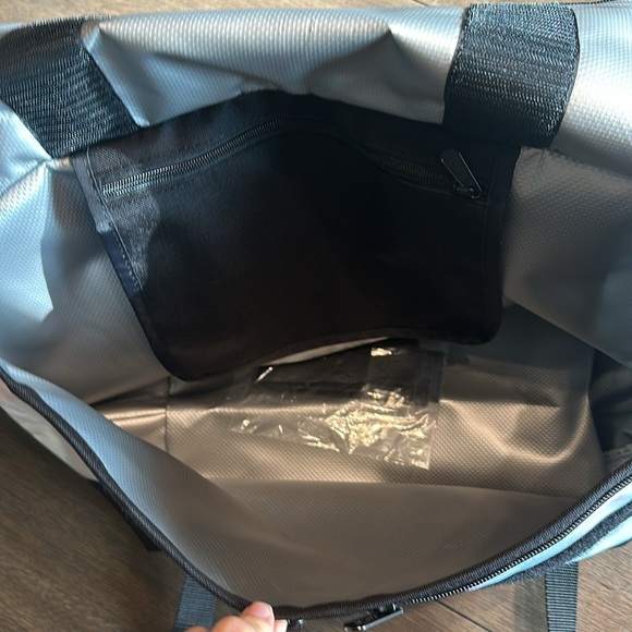 NEW with Tags! Free People messenger bag. Bag has a lifetime warranty - Picture 5 of 9